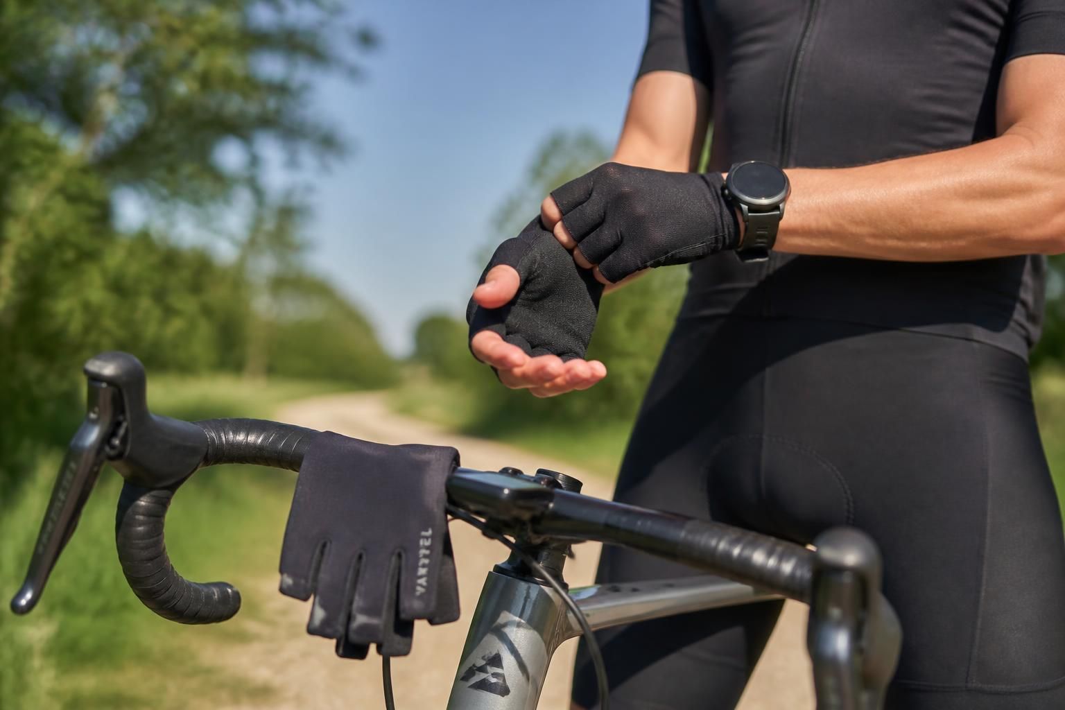 découvrez les gants de vélo decathlon alliant confort et performance pour protéger vos mains lors de toutes vos sorties à vélo. adoptez la qualité et le style pour pédaler en toute sécurité.