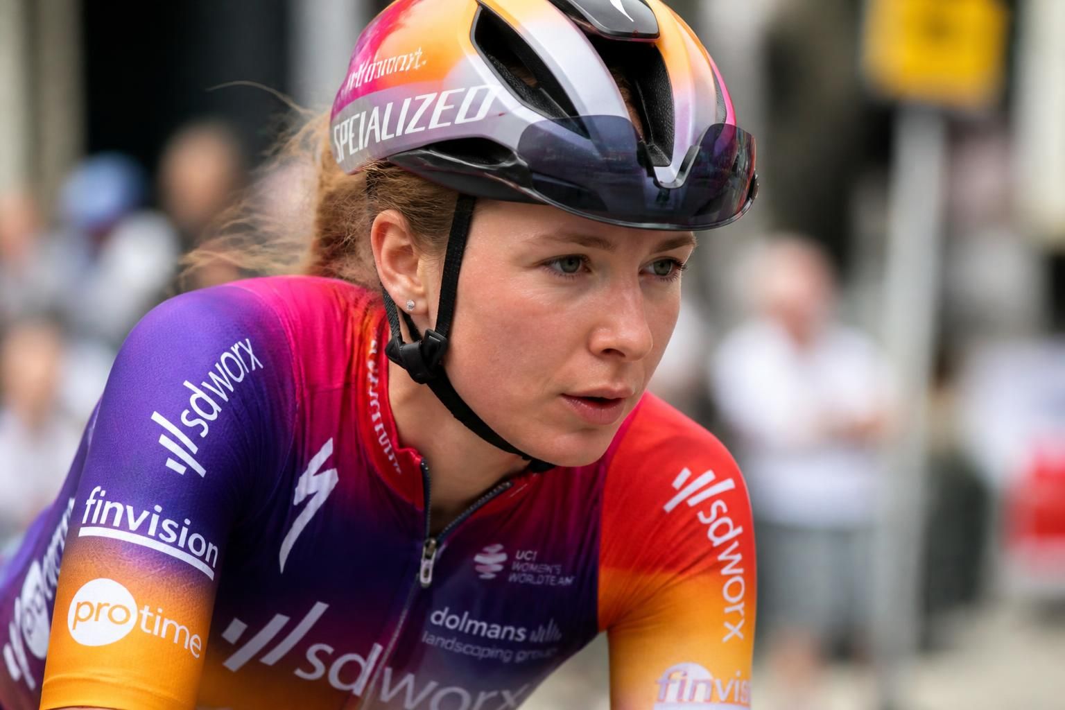 découvrez le portrait de katarzyna niewiadoma, une étoile montante du cyclisme, illustrant son parcours, ses exploits et sa passion pour ce sport exigeant.