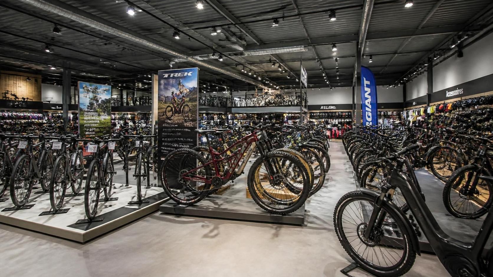 explorez mondovélo à chambéry, la capitale du vélo en savoie, et profitez d'itinéraires cyclables exceptionnels au cœur des alpes.