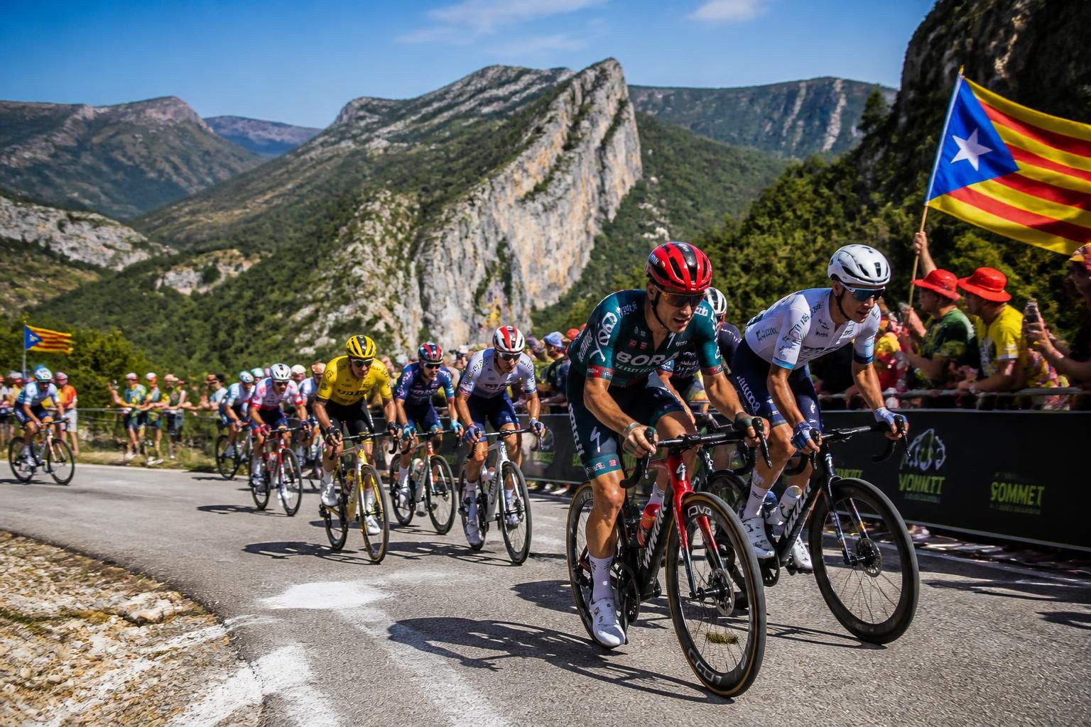 découvrez les enjeux et les espoirs du tour de catalogne 2026, une course cycliste emblématique mêlant défis sportifs et passion régionale.