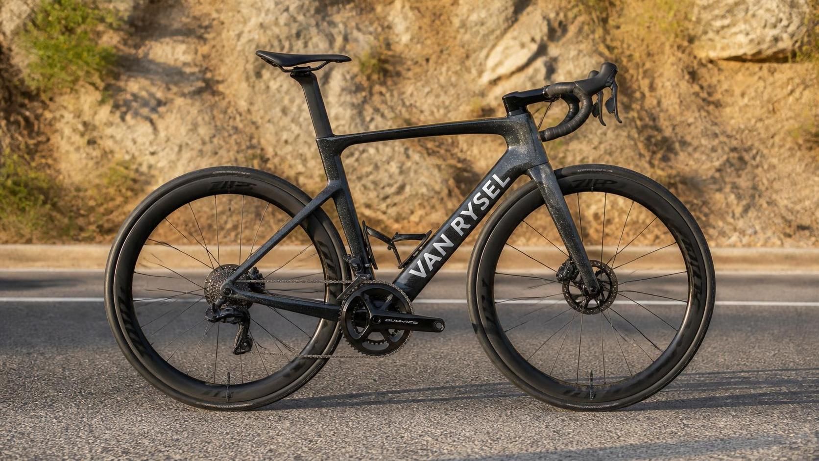 découvrez van rysel fcr, la référence cycliste innovante qui révolutionne le monde du vélo avec performance et design. idéal pour les passionnés en quête d'aventure et de qualité.