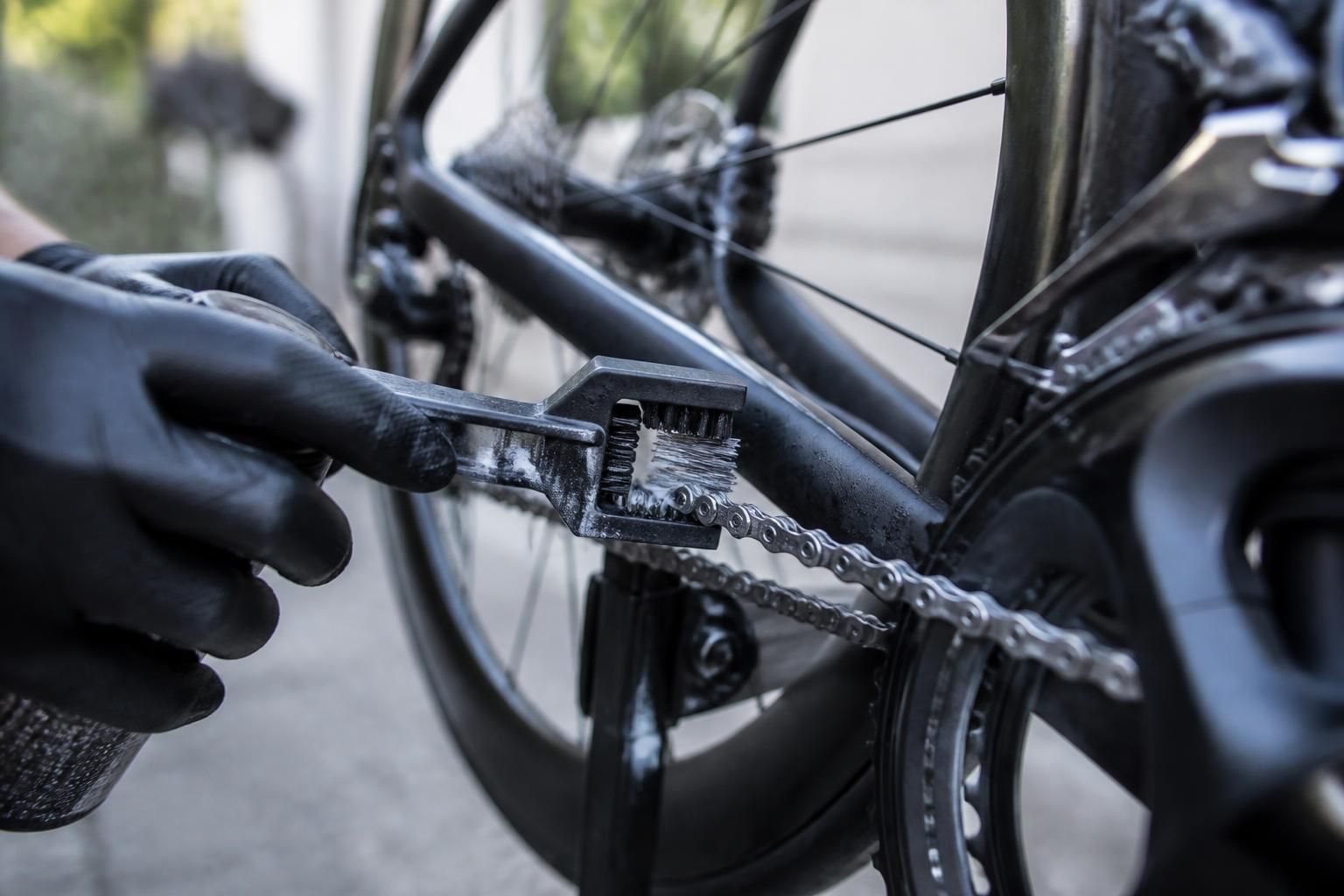 découvrez nos astuces et conseils pour un nettoyage efficace de la chaîne de votre vélo, afin d'assurer une meilleure performance et prolonger sa durée de vie.