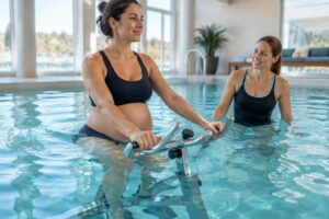 L&rsquo;aquabike pendant la grossesse : bienfaits et précautions